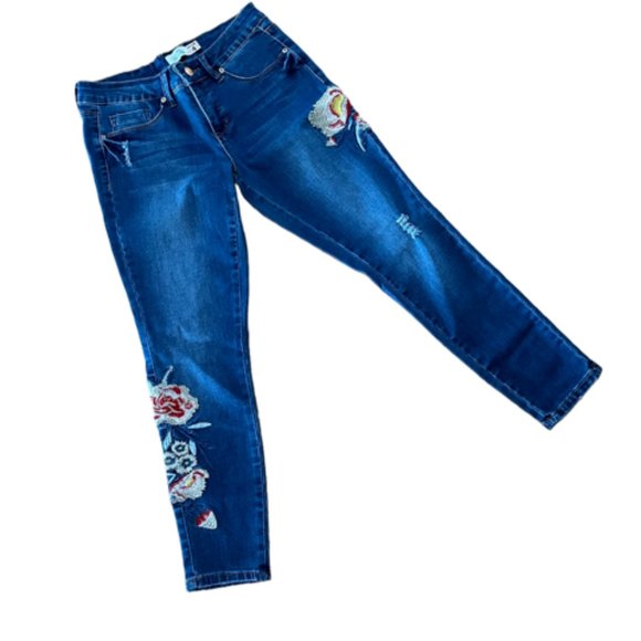 Royalty Embroiderd jean - Picture 2 of 3